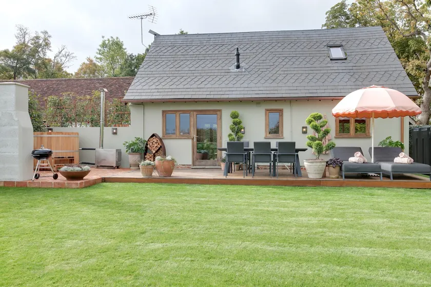 The Beeches - Two Bedroom Cottage With Hot Tub - Image 1