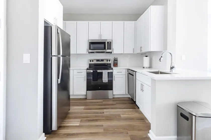 Landing | Amazing 1BD, Pool, Tennis Court - Image 1