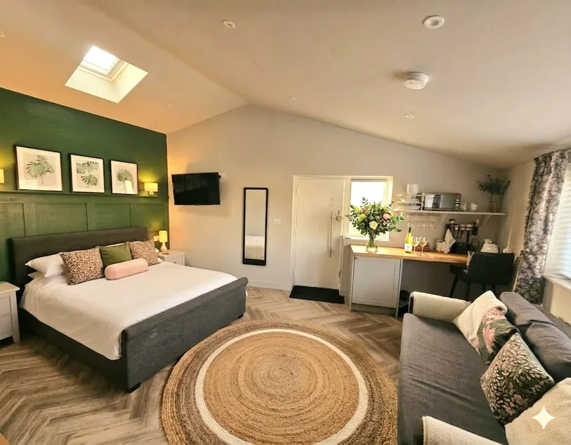 The Vault, Beautiful Studio near airport EV charge - Image 1
