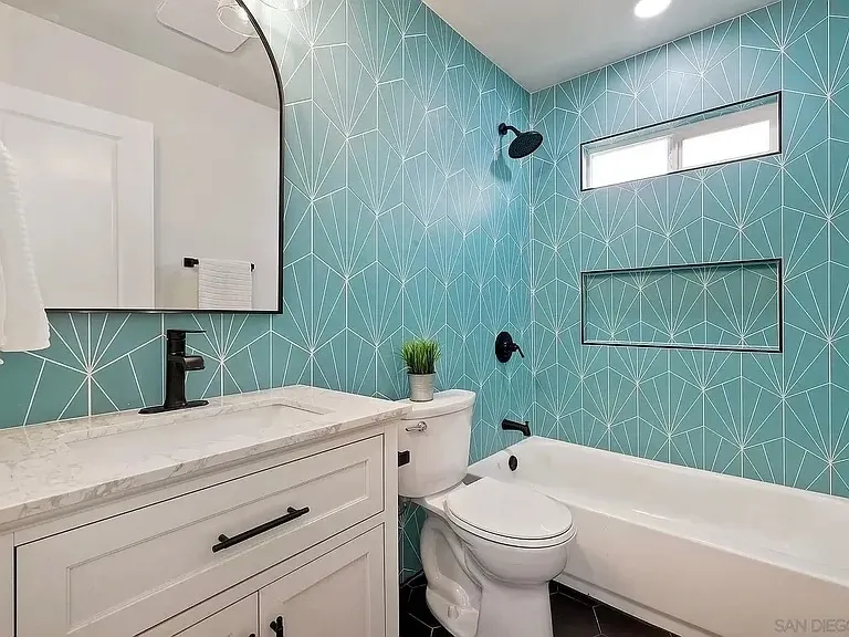 Modern Stay in the Heart of El Cajon - Image 1