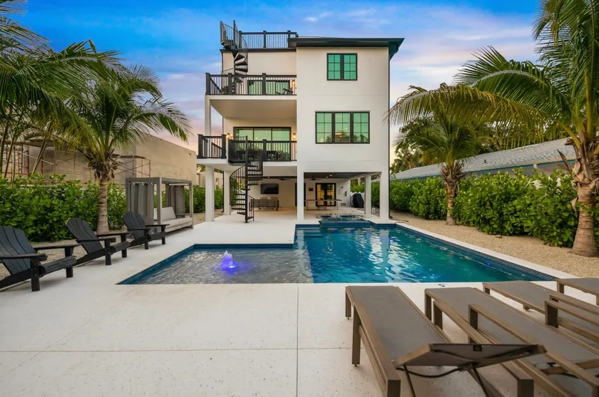 New 8/8 bathroom beach house! Heated pool and spa! - Image 1
