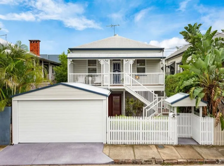 2 bed Inner-City Retreat in Kangaroo Point - Image 1