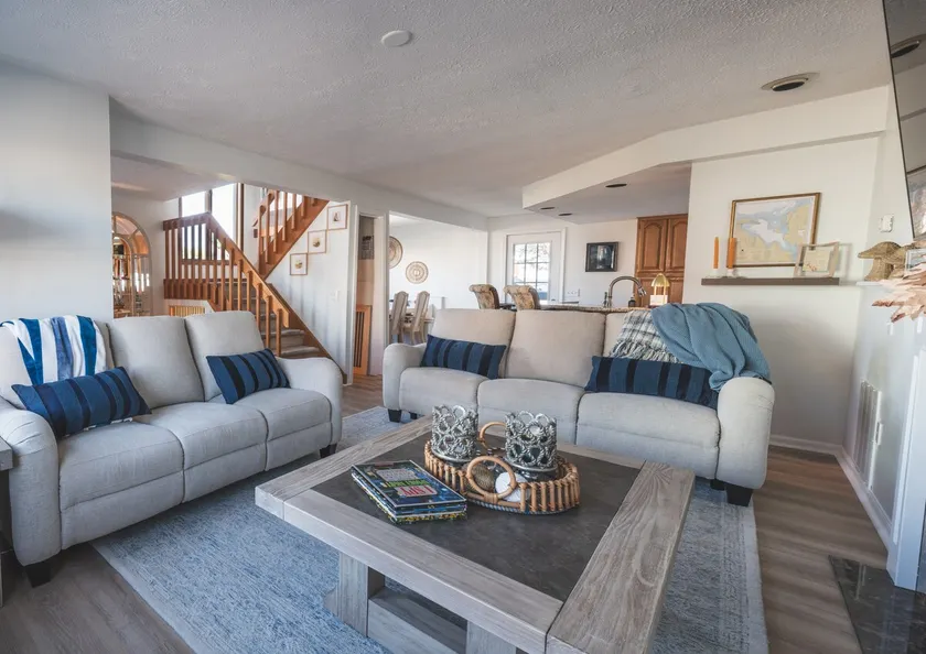 Cozy Coastal Cottage - Image 1