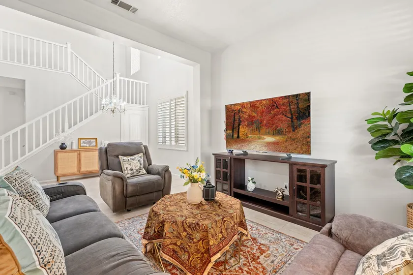 Elegant & Quiet 4BR Home/7 Beds/2.5BA/Near 71 Fwy - Image 1