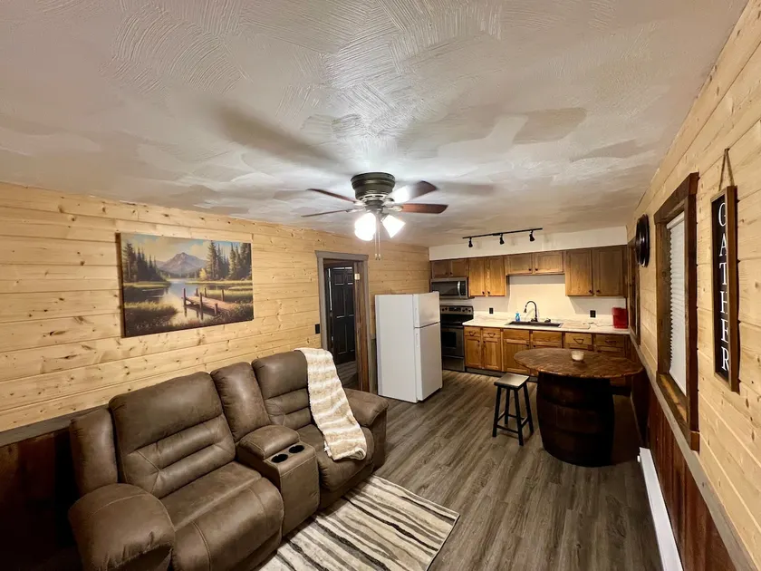 Red Maple Apartment Heartland Industrial Rental - Image 1