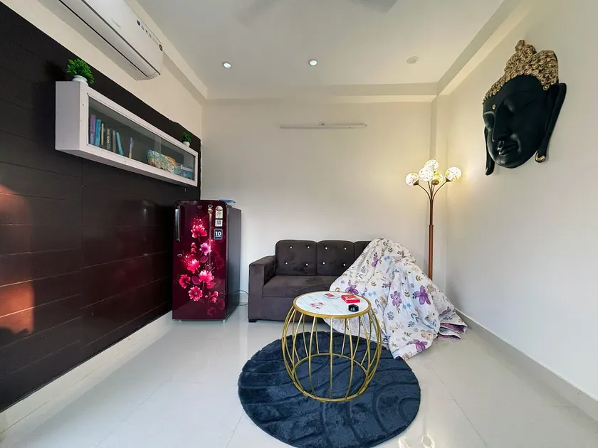 Bright Flat| Vasant Kunj| Pvt Floor| Self CheckIn - Image 1