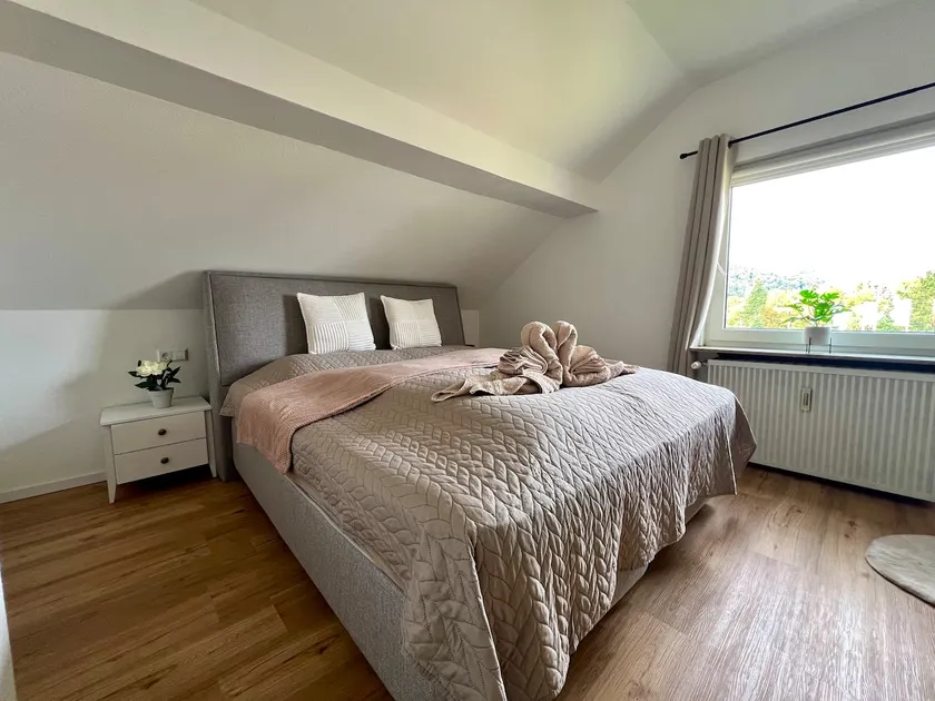 2nd room attic apartment with castle view & king size bed - Image 1