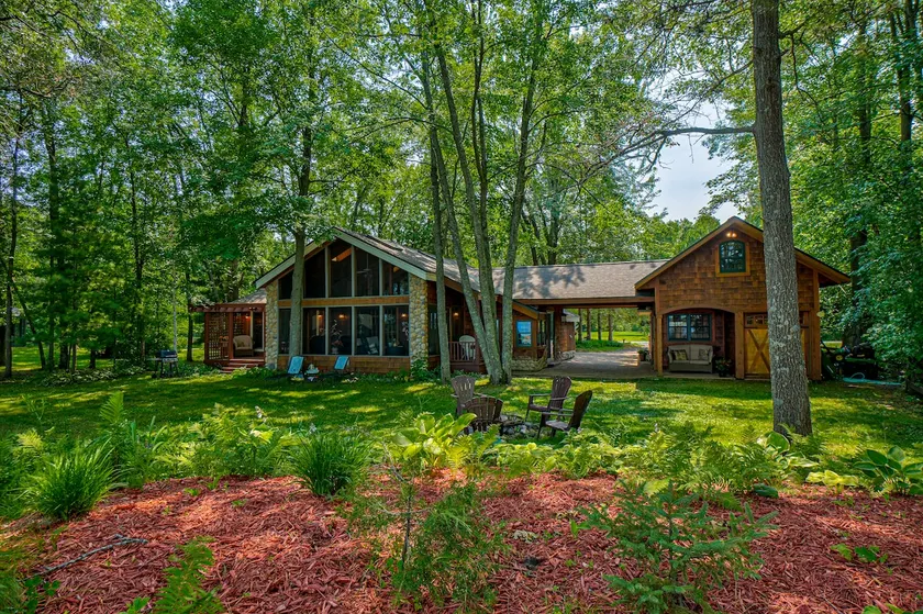 Mudhen Memories • Sleeps 8 • Lakefront - Image 1