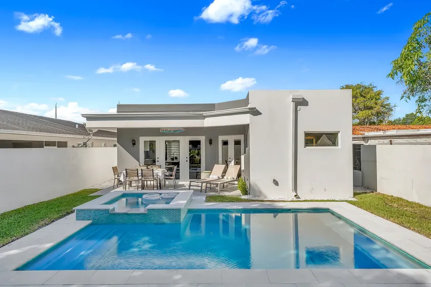 3BDR House with Private Pool Near Coral Gables - Image 1
