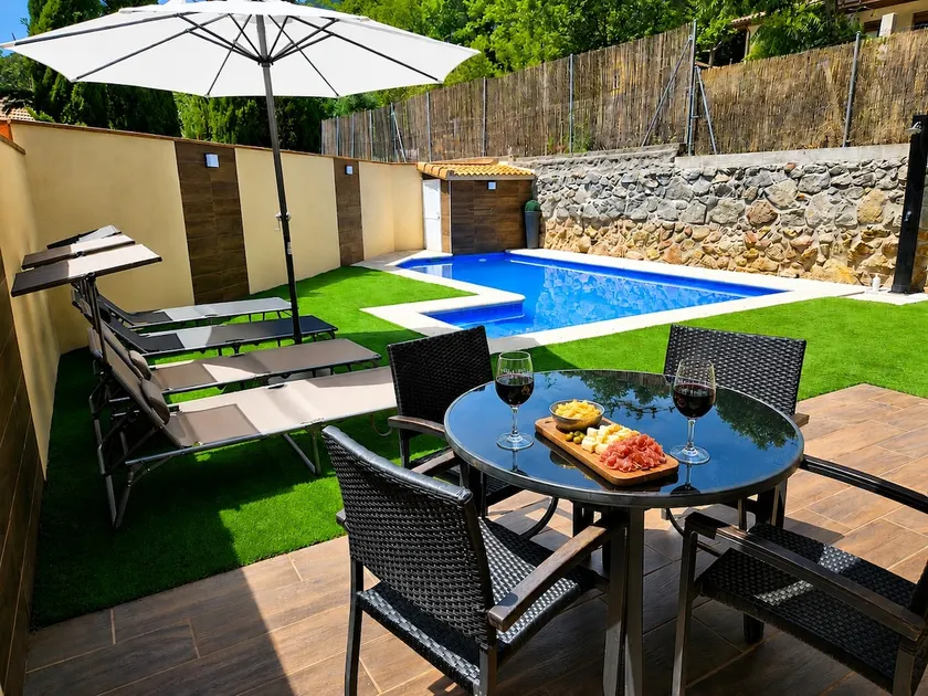 Cozy villa with garden ideal to disconnect. - Image 1