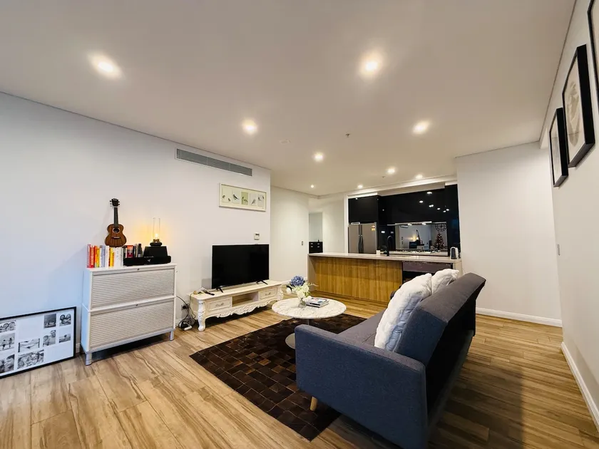 Mascot Spacious 3B2B Apt near Airport with Parking - Image 1