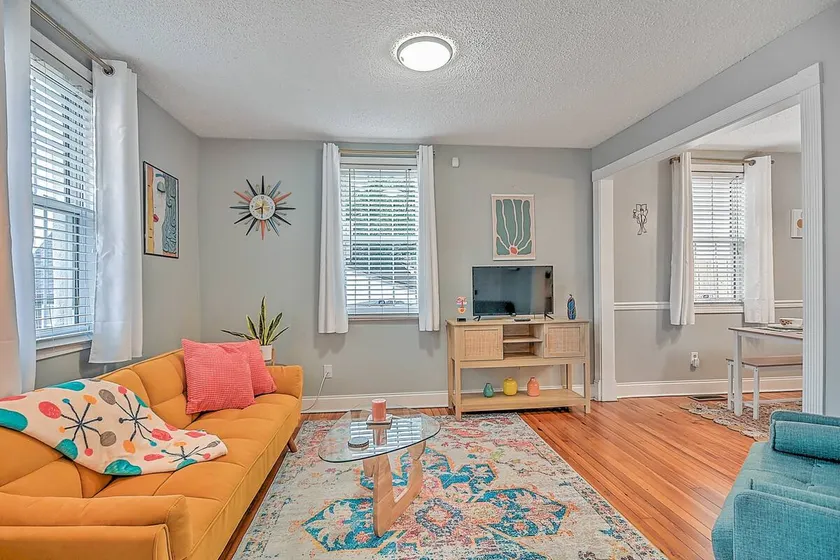 Downtown, Pet Friendly, Fenced Yard, Office - Image 1