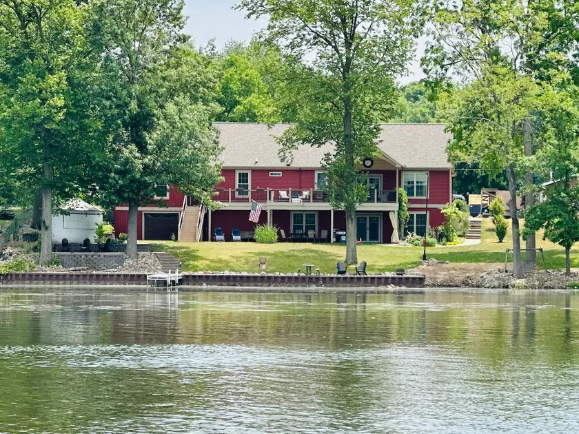 Lakefront | Sleeps 16 | 2 Kitchens | Play Room - Image 1
