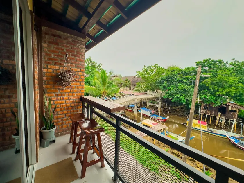 1 King Size Bedroom with Cenang River View - Image 1