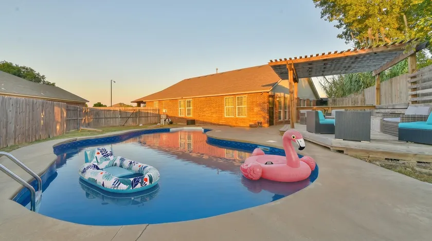 Casa Sol Oasis | 10 min OKC Airport | Pool | Games - Image 1