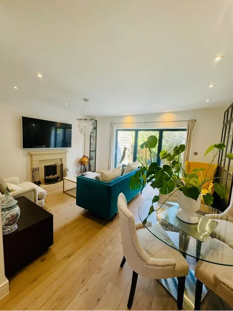 2BR Cottage Style, Garden, Parking, Tube Access - Image 1