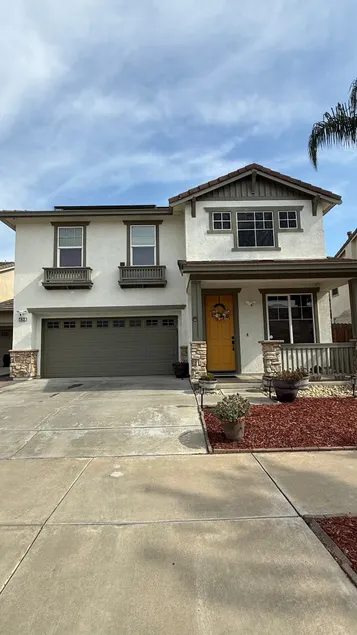 Charming 4-Bedroom Home with Great Amenities - Image 1
