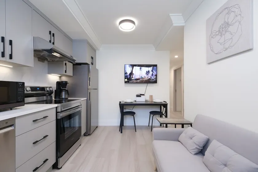New Vancouver Kerrisdale Suite mins to YVR/UBC - Image 1