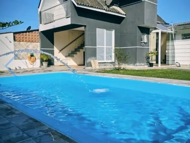 Two-story house with pool in Pontal do Sul. - Image 1