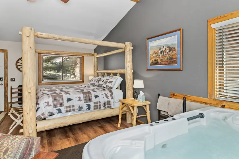 Romantic Pet Friendly #2-Hot Tub-Fp-Couples Only - Image 1