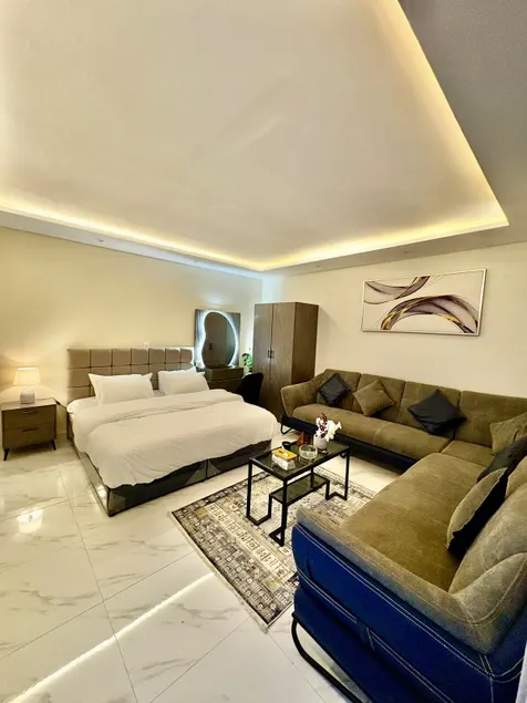 C Studio with a large sitting area and a double bed, self check-in C - Image 1