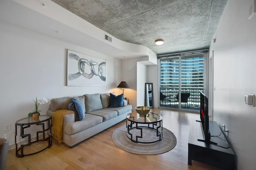 Views Over Midtown - Image 1