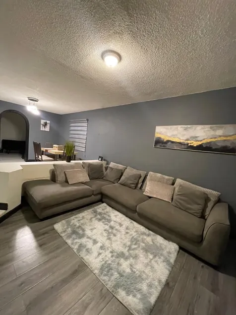 House 1 km from Plaza Fiesta. - Image 1