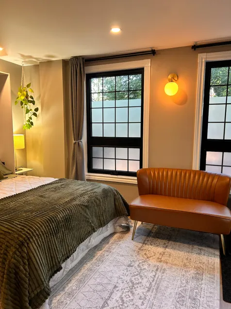 Cozy Modern Studio in Upper Beaches- free parking - Image 1