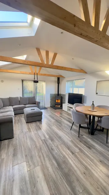 Cozy 2-Bedroom Cottage-Style Home - Image 1