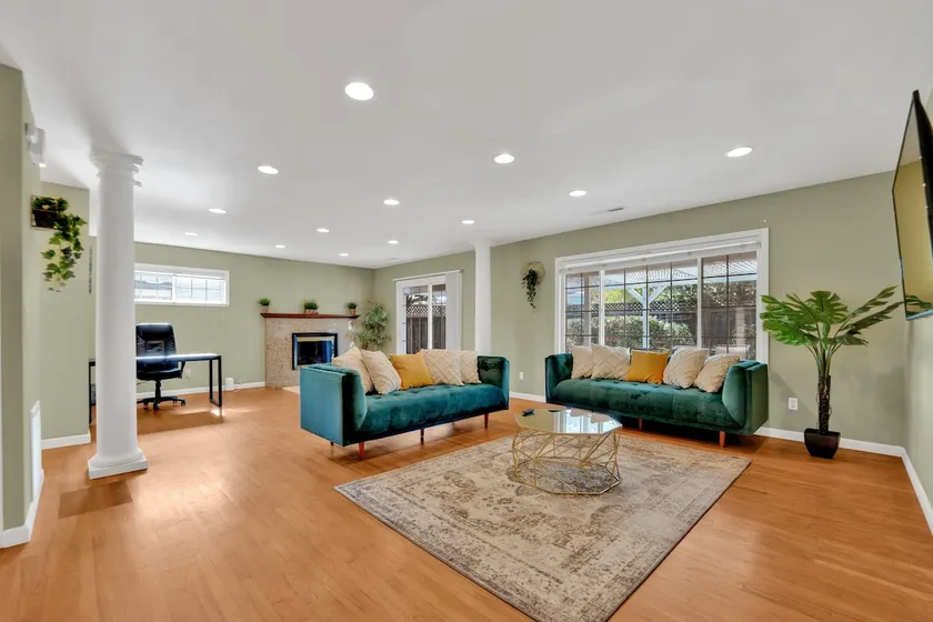 Single Floor Home | Private Yard & Garage| 5 Beds - Image 1