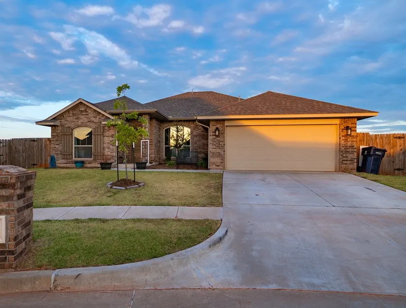 “Relax & Unwind – Bright Home Close to Everything” - Image 1