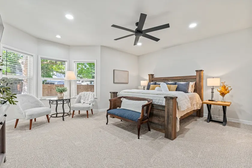 Master Suite. Sleeps 8. Big Screens. Internet. - Image 1