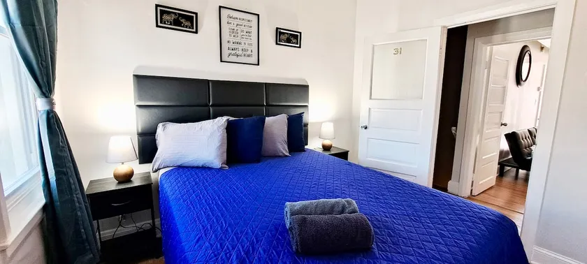Baltimore Hideaway + Private Patio + 1pm checkout - Image 1