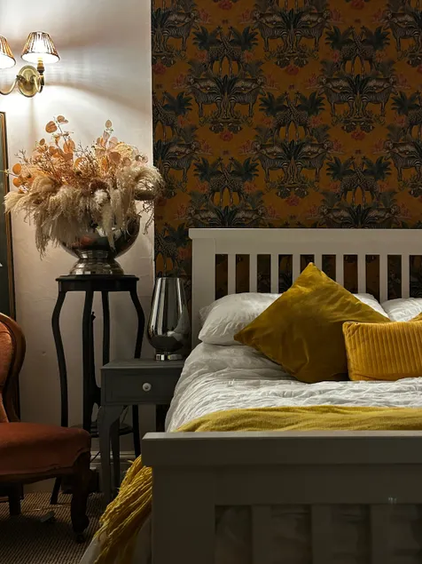 Bewdley River Cottage - Free private gated parking for 2 cars - River front location - Image 1