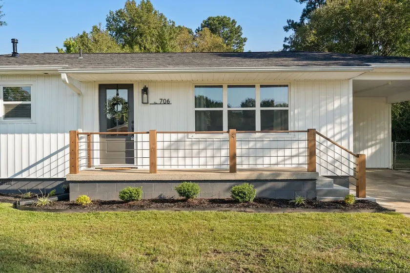 Bulldog Bliss Family Cottage - Image 1