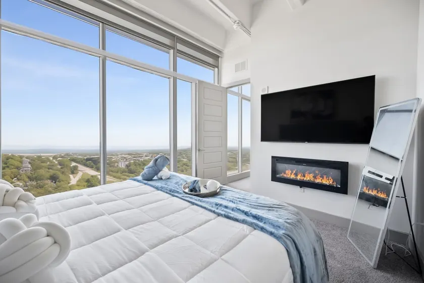New Luxury Penthouse Krimson Towers Kingbed - Image 1