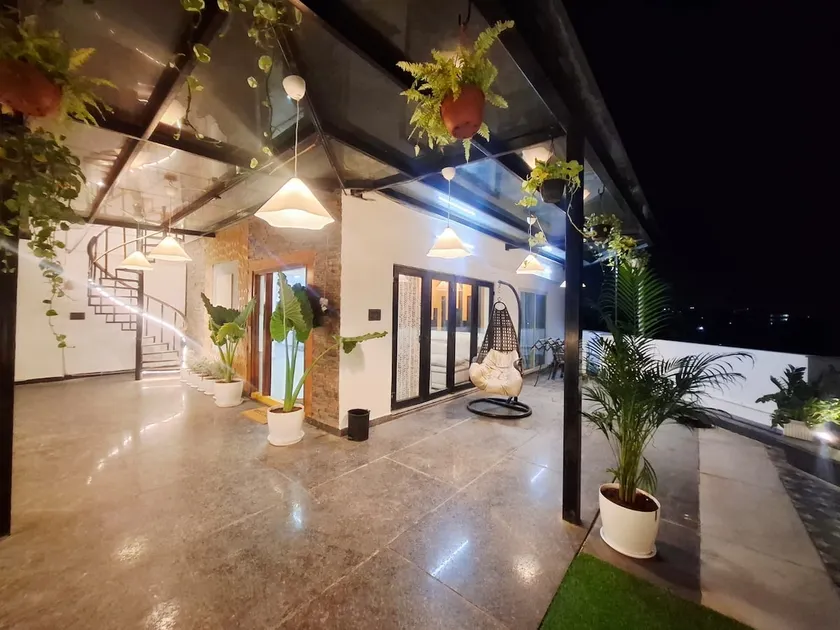 Cultura by Jay: Luxury 2bhk Penthouse near Novotel - Image 1