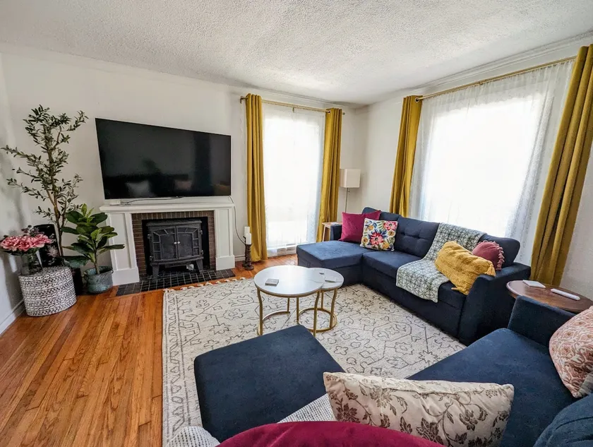 Charming Lux Gem in Med Center! | 2 K Bds + Patio - Image 1