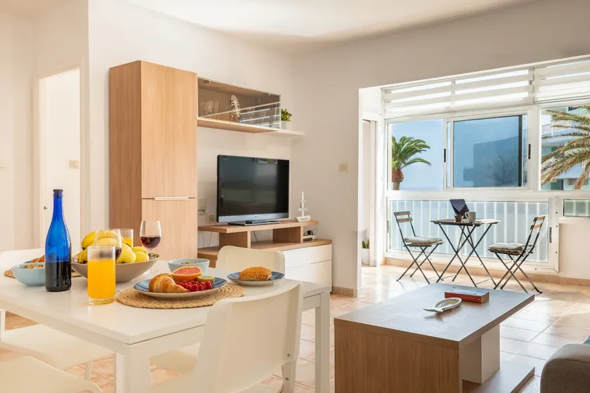 Bright and cosy · 2 Pools · Beach 3 minutes away - Image 1