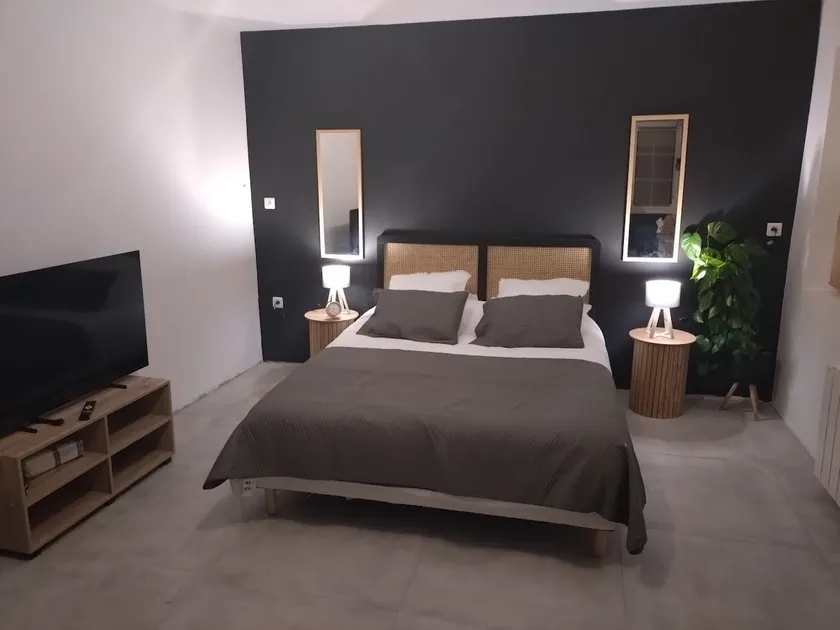 Beautiful renovated house with 4 bedrooms and 1 dormitory - Image 1