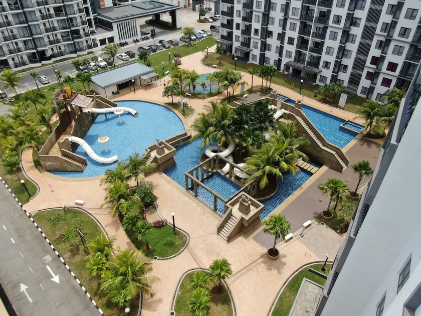 Izzy Home Kuantan - Pool View - Image 1