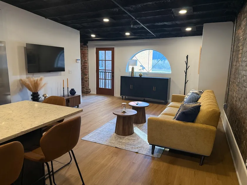 Modern River-View Loft in Historic Boneyfiddle - Image 1