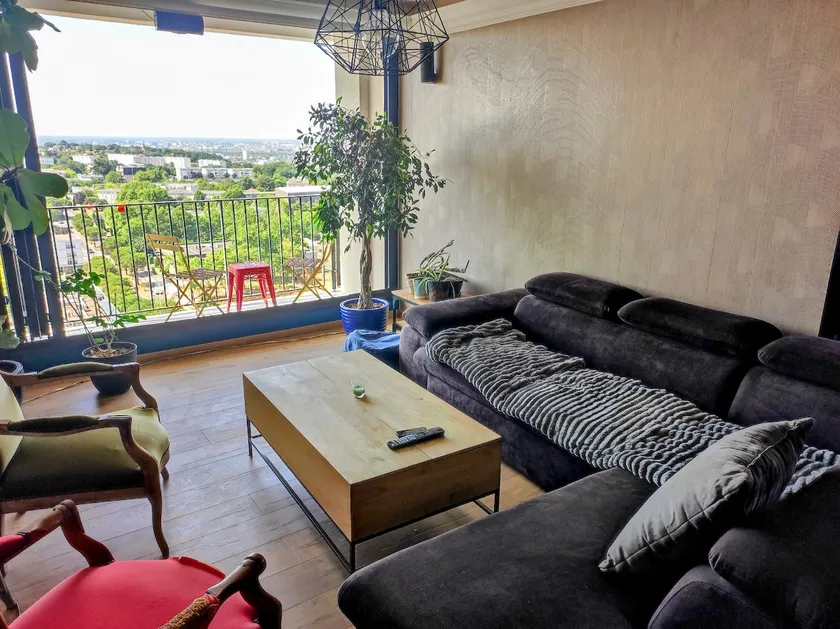 Beautiful 2-bedroom apartment - Unique panoramic view of Bordeaux - Image 1