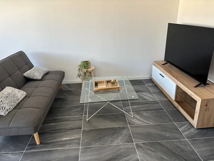 Quiet and bright 2 bedroom - Image 1