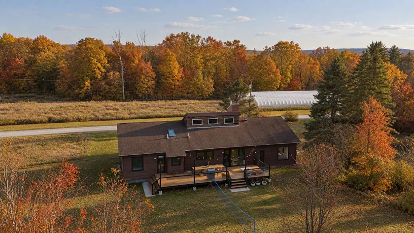 High Meadow House - Scenic Views with Deck & Games - Image 1