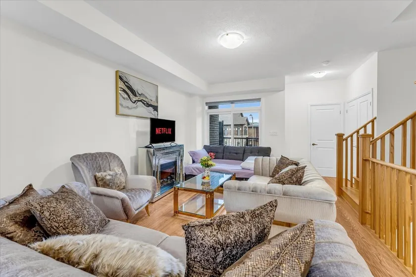Cozy Escape in Brampton Bliss 5 beds Wi-Fi - Image 1