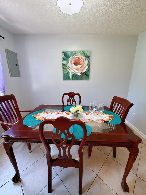 Best Value 2BR Near UNC | Walk to Shops｜Like Home - Image 1