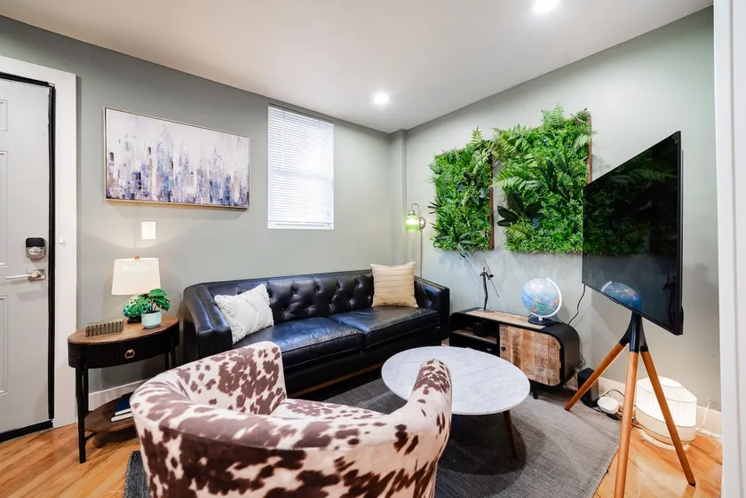 The Bucktown Nook | By Transit w/ Free Parking - Image 1