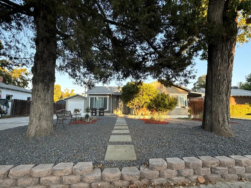 Book this Airbnb for your best stay in town! - Image 1
