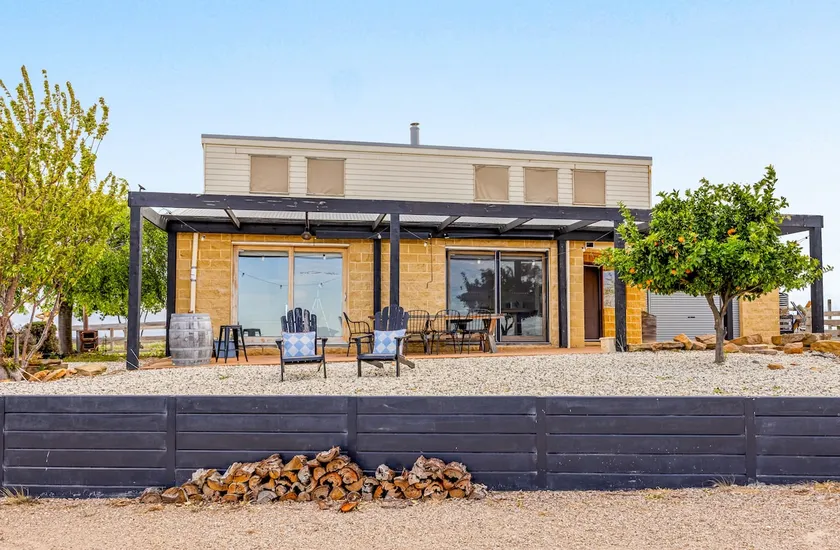 Mia Springs • Nature Oasis• Heathcote Wine Country - Image 1